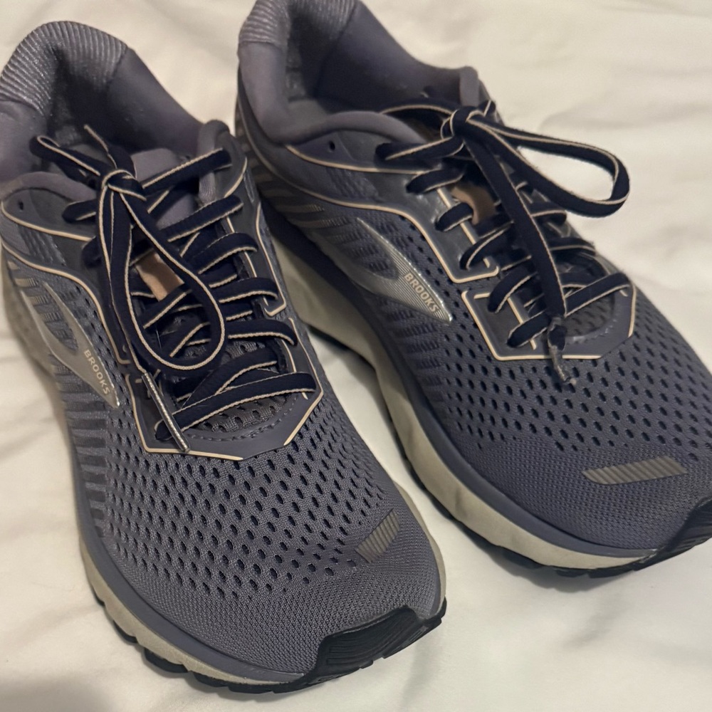 Brooks Ghost 12 Women’s Purple, Pink & Silver Running Shoes. Size 7.5